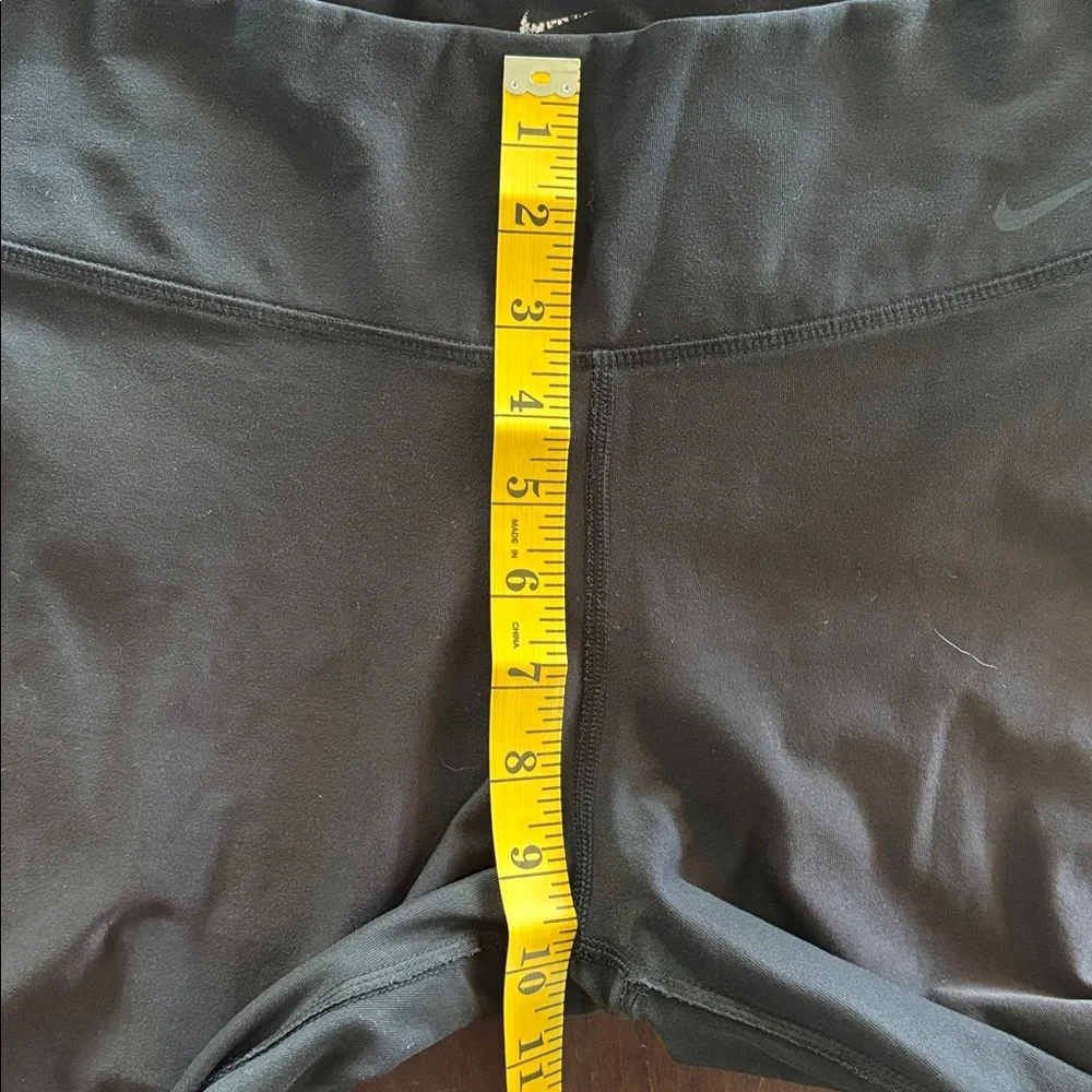 Nike Dri-FIT Black Leggings. Women’s Medium. Used.